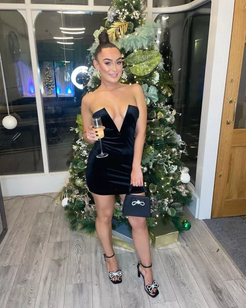 Imagine posting this and not expecting to be wanked over and shared about 👀