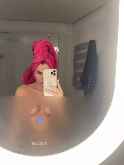 I’ve been a little apprehensive to spread my legs but I could be convinced to show more ;)