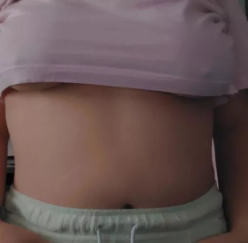 just a little underboob sneak peek 👀