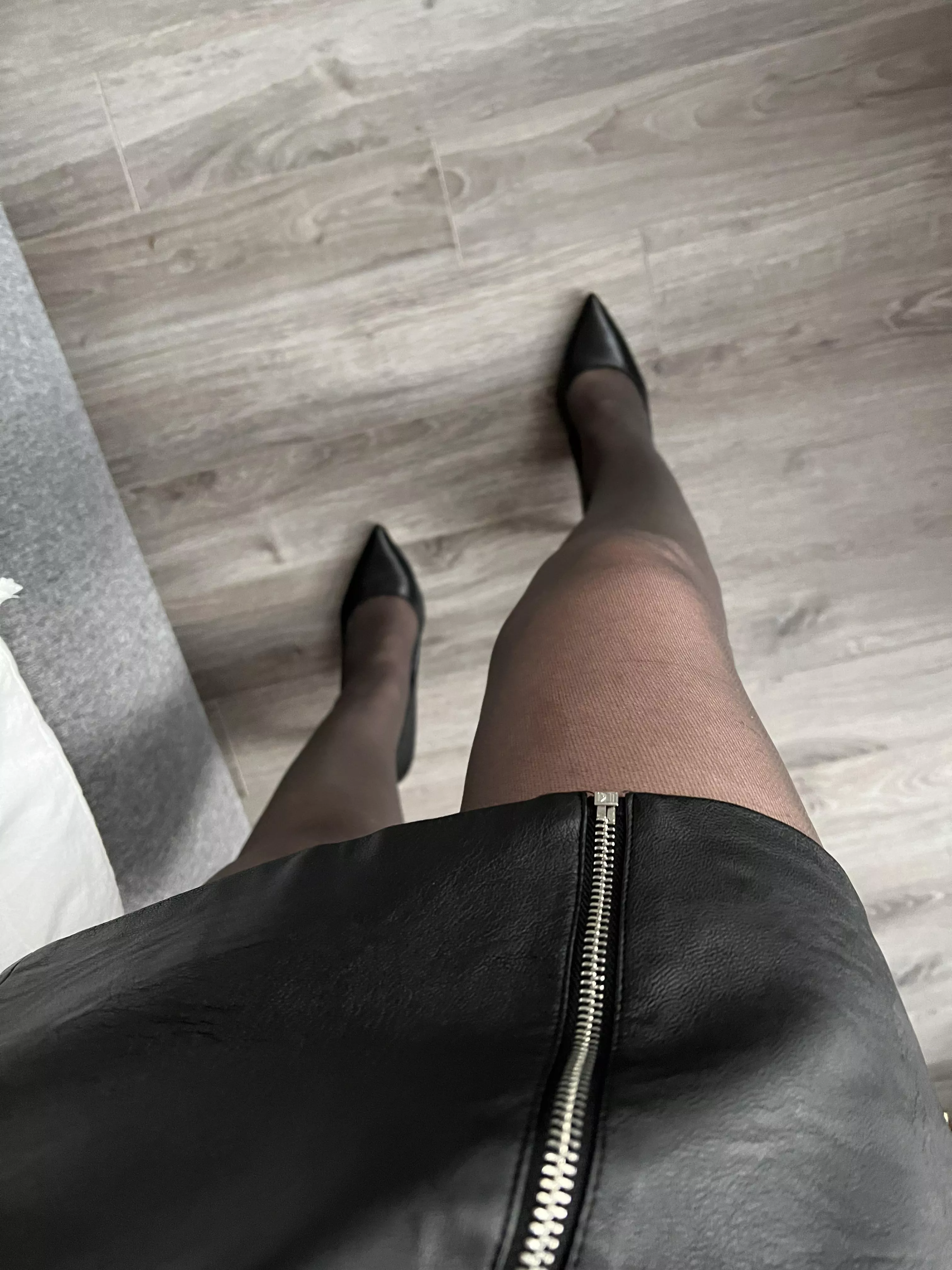 Leather and pantyhose with heels 😈
