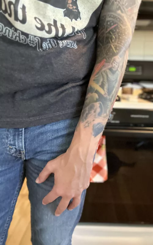 Liked the way the veins grow from my tattoo