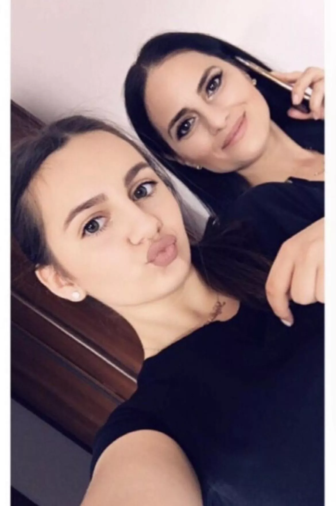 Mother or daughter?👅😈💋