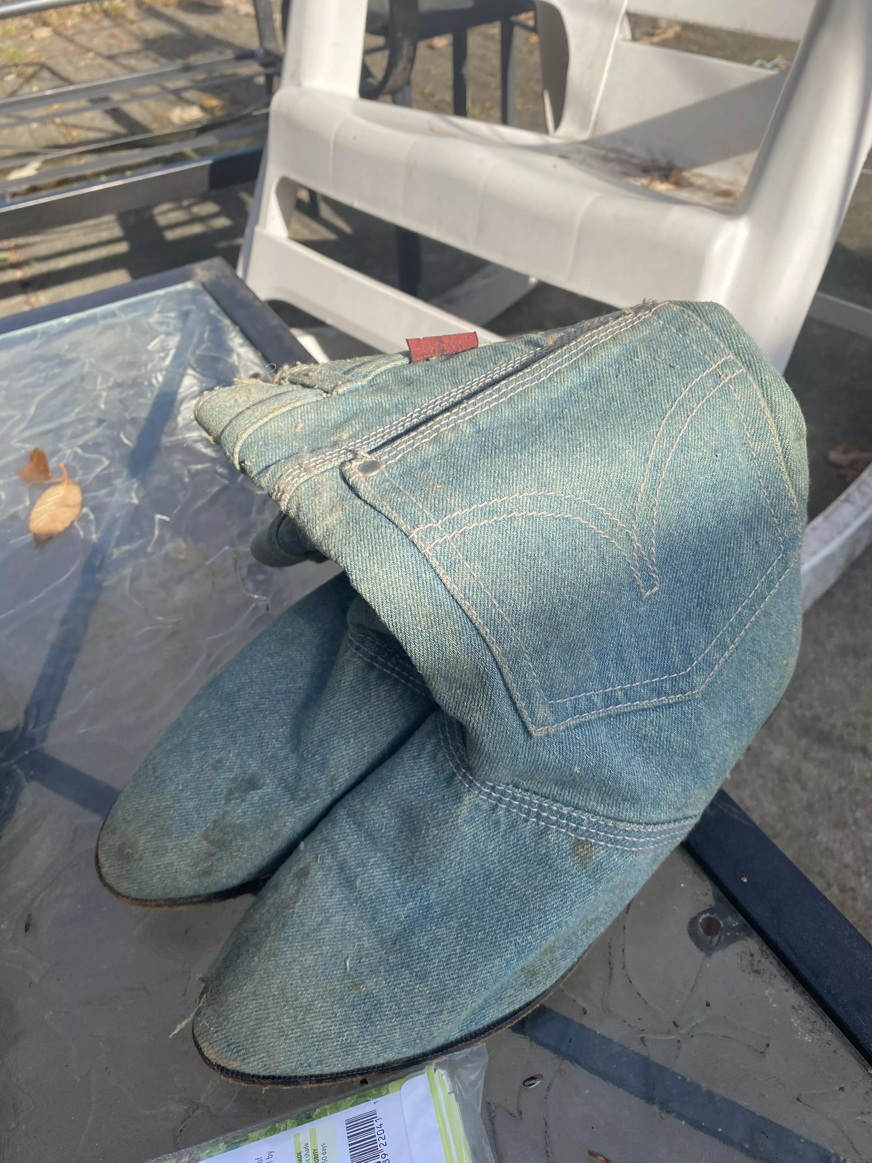 My Mom’s boots 👢 from not sure era…70’s more than likely. Denim. ❤️