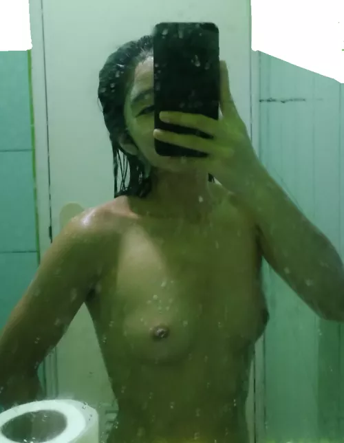 nakakaloka yung my roommate ka tas nakikitulog yung jowa sa kwarto[?]..mapapapost ka na lang talaga dito tsk