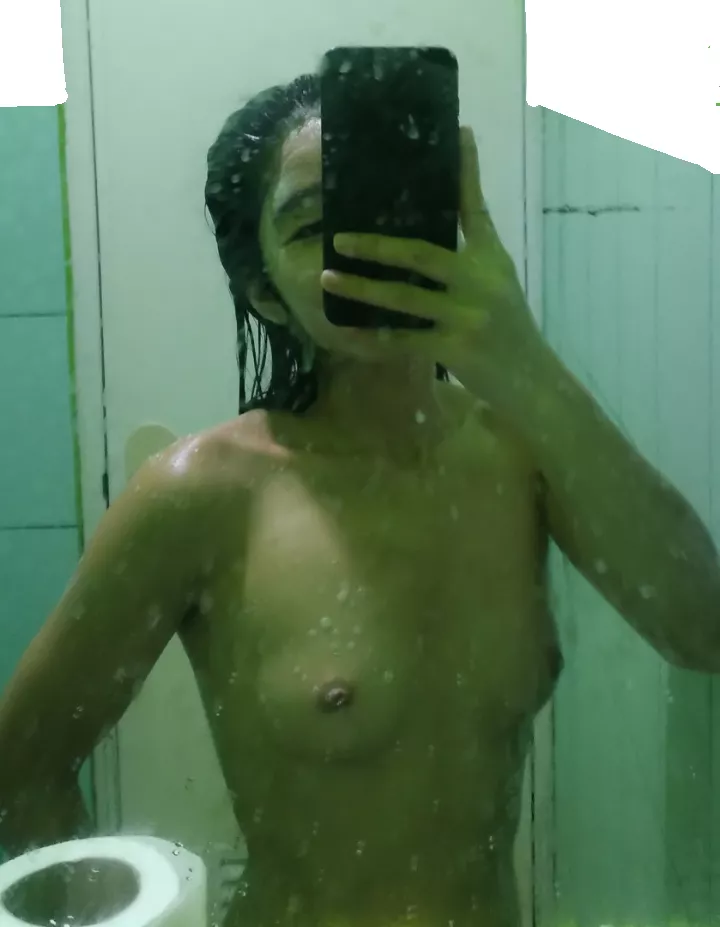 nakakaloka yung my roommate ka tas nakikitulog yung jowa sa kwarto[?]..mapapapost ka na lang talaga dito tsk