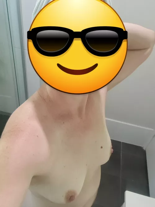 Post gym shower selfie. F39