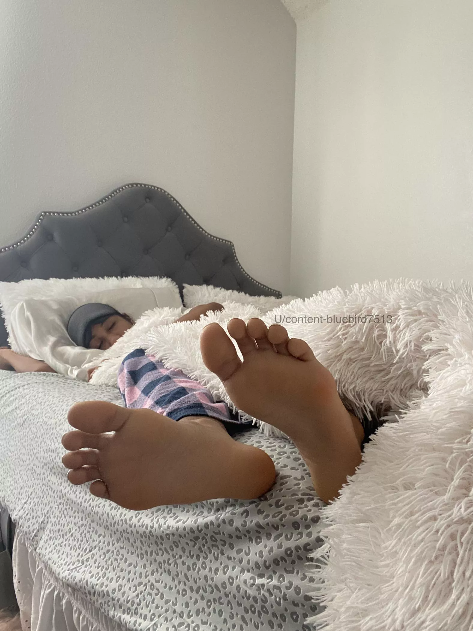 Sleepy feet ;)