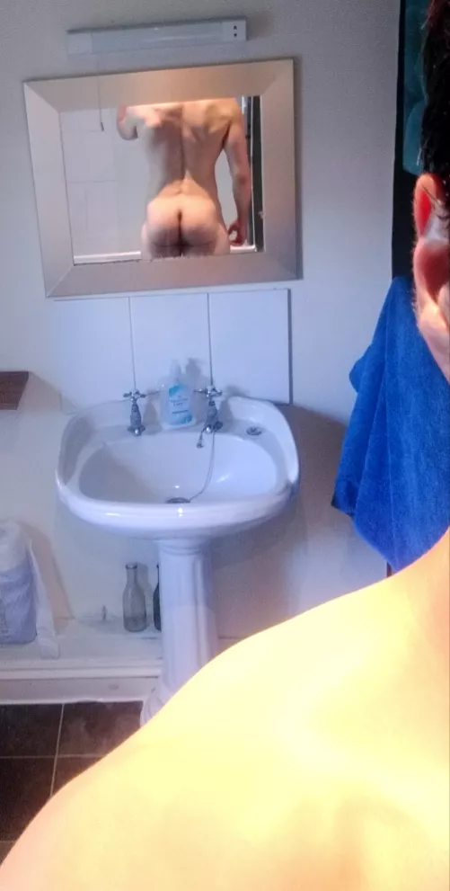 Staying with a friend and woke up with a brutal hangover. So today this is my more flattering side 😅 (35)