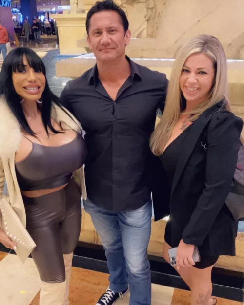 Those bimbo jugs on full display!