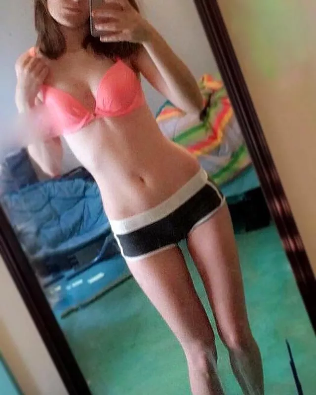 Throwback bedroom sel(f)ie from 2016 😋