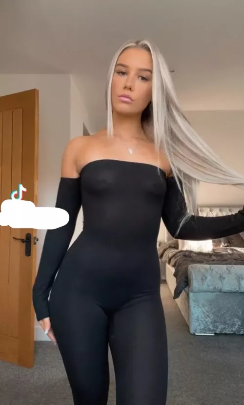 TikTok pierced nips
