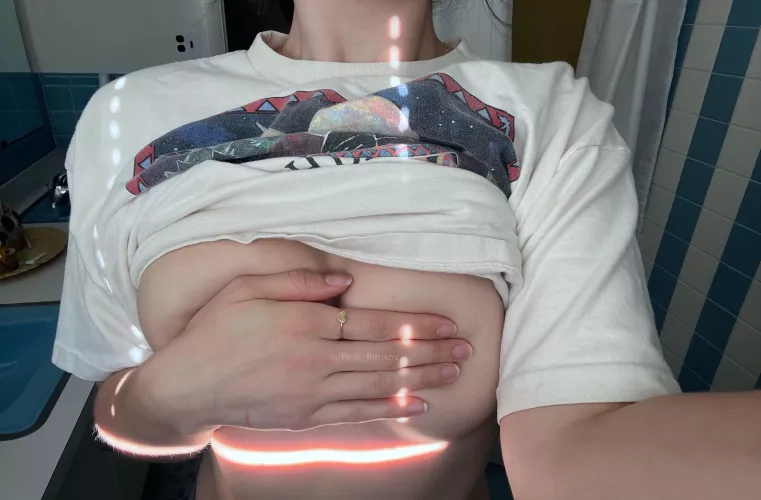 T-shirts require no bra