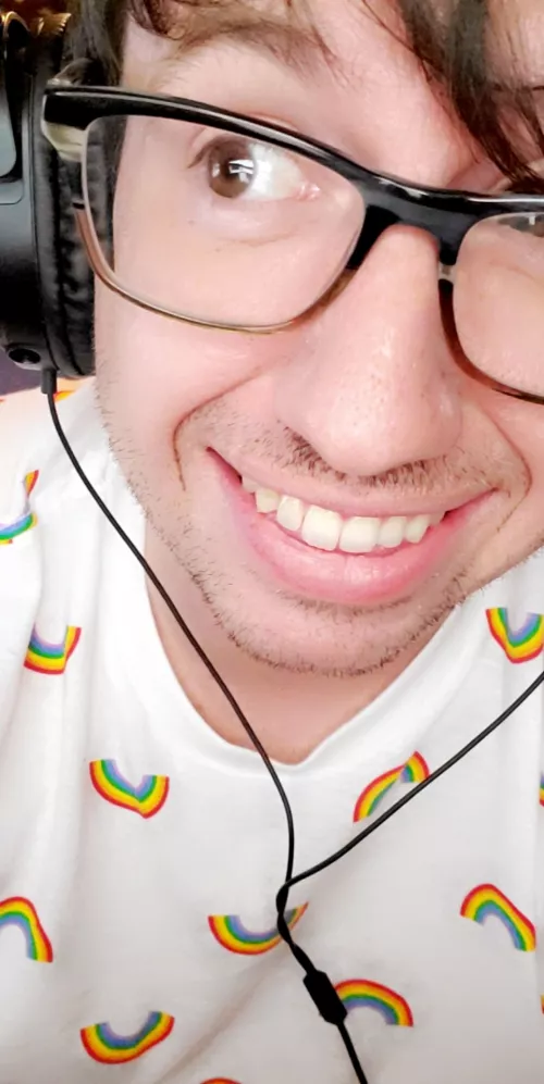 While it's the perfect Sunday to play stellaris, it'd be better with some cuddles 😅