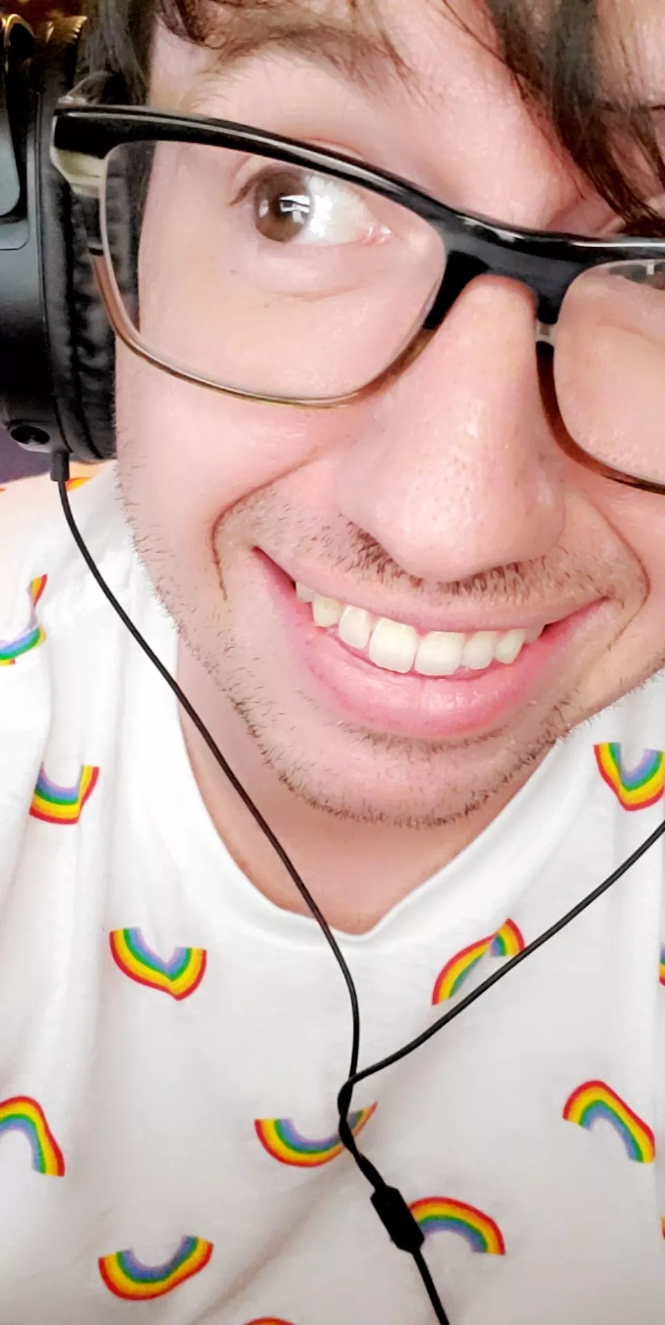 While it's the perfect Sunday to play stellaris, it'd be better with some cuddles 😅