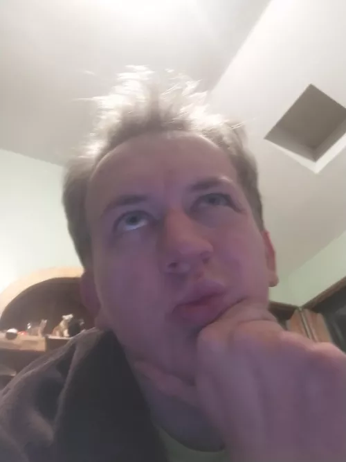 Wondering what games I should play tonight. 🤗. PM's open. 🤗