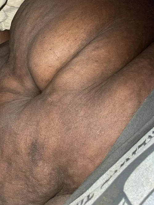 Wouldn’t you like to rub a round belly?