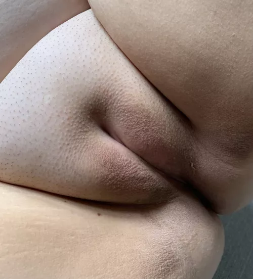 You can really see how phat my innie is when she's shaved