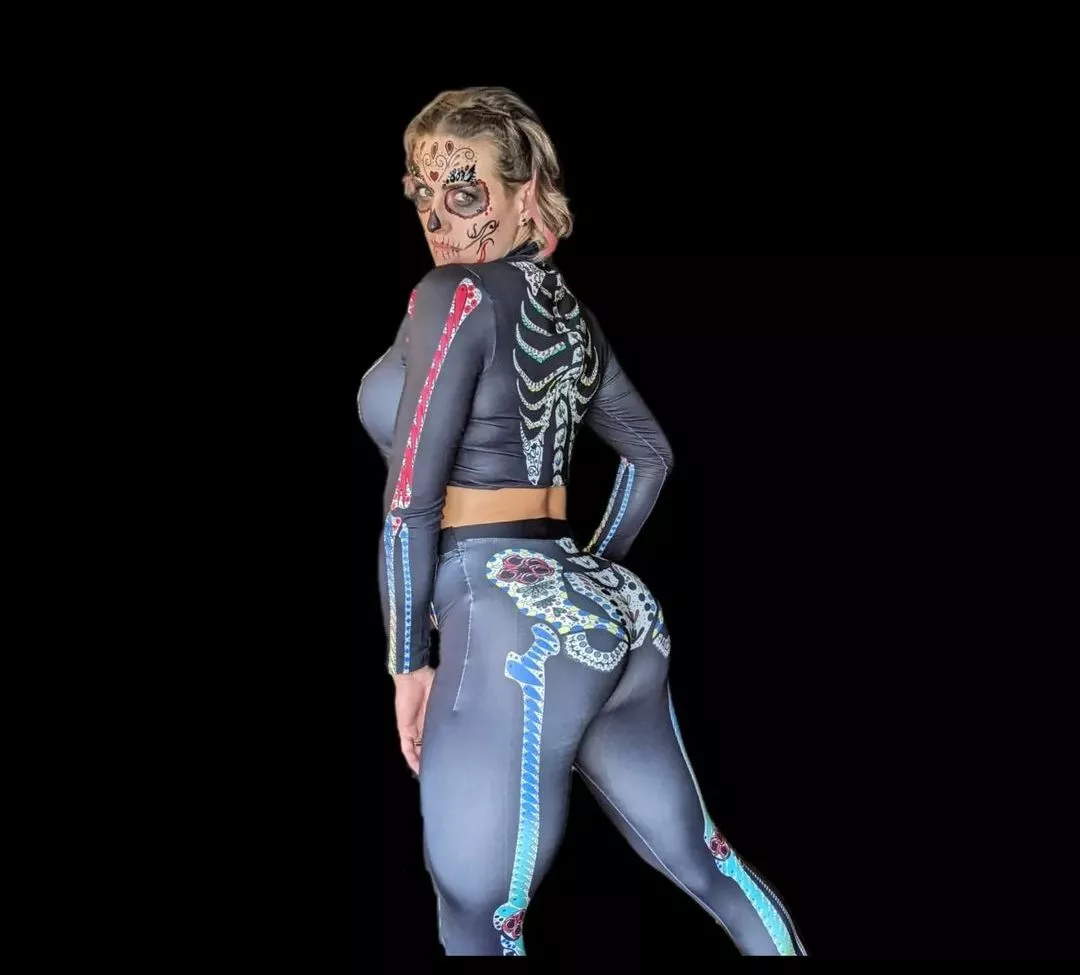 You guys like my Halloween costume? Sorry it's a little late ;) (OC)