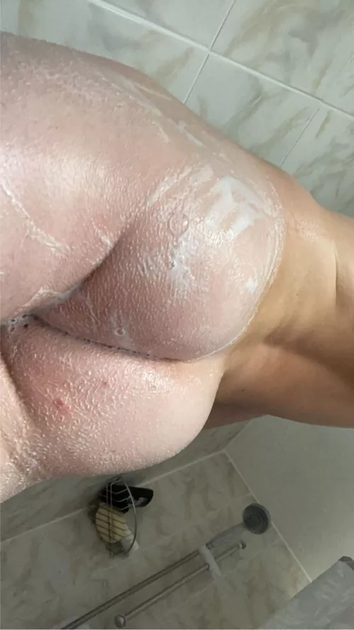 18 Thicc and soapy ;)