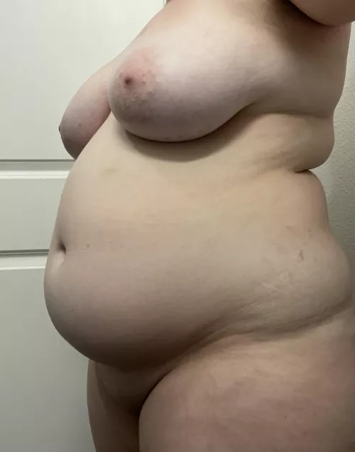 (20f) feeling so huge 🤤🐷