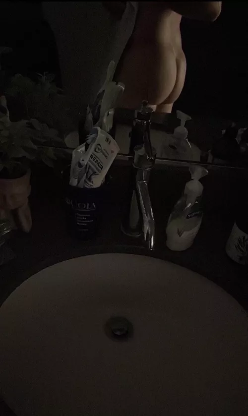 22M - Looking to suck :)