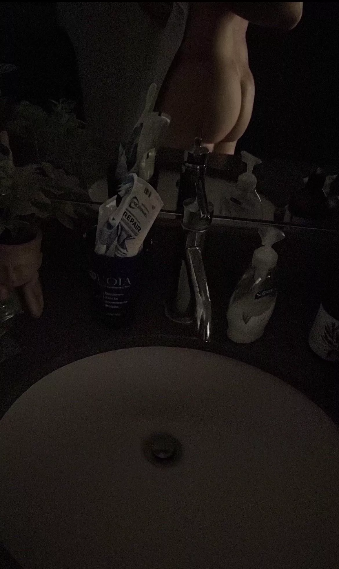 22M - Looking to suck :)