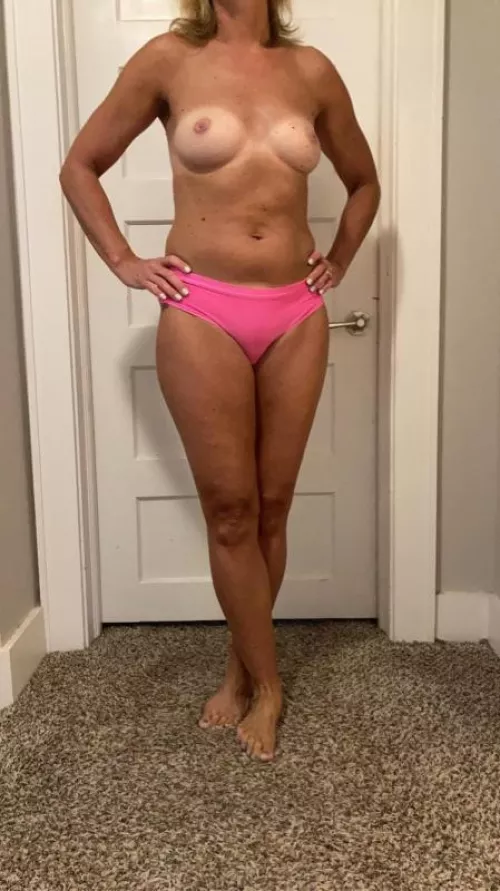 49 MILF in pink