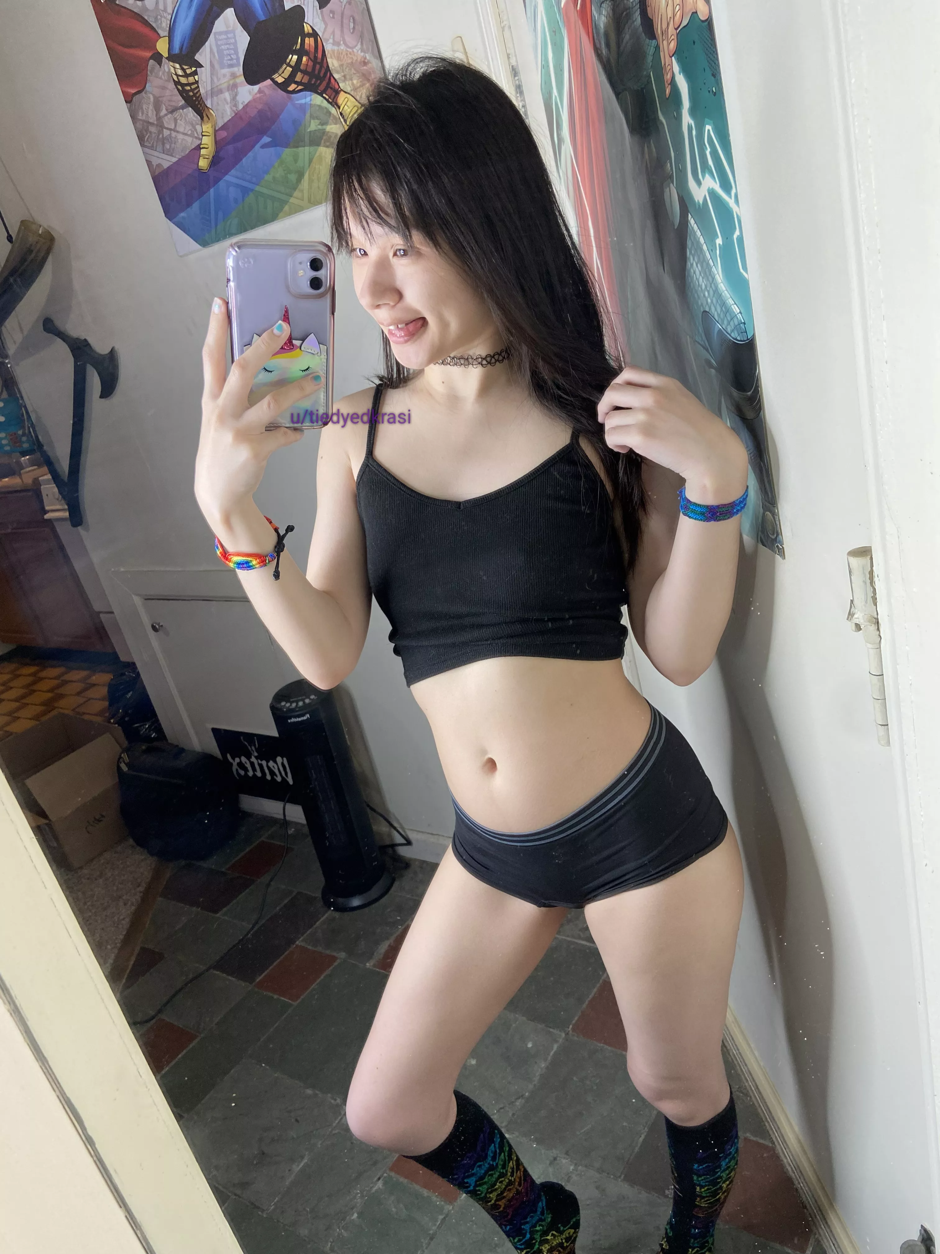 5ft 97lbs and no makeup lounging around look