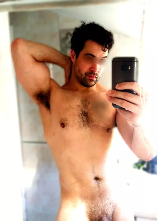 A little puffy from a weekend of drinking but nothing a gym session and a hot shower can't fix. Who's joining me?