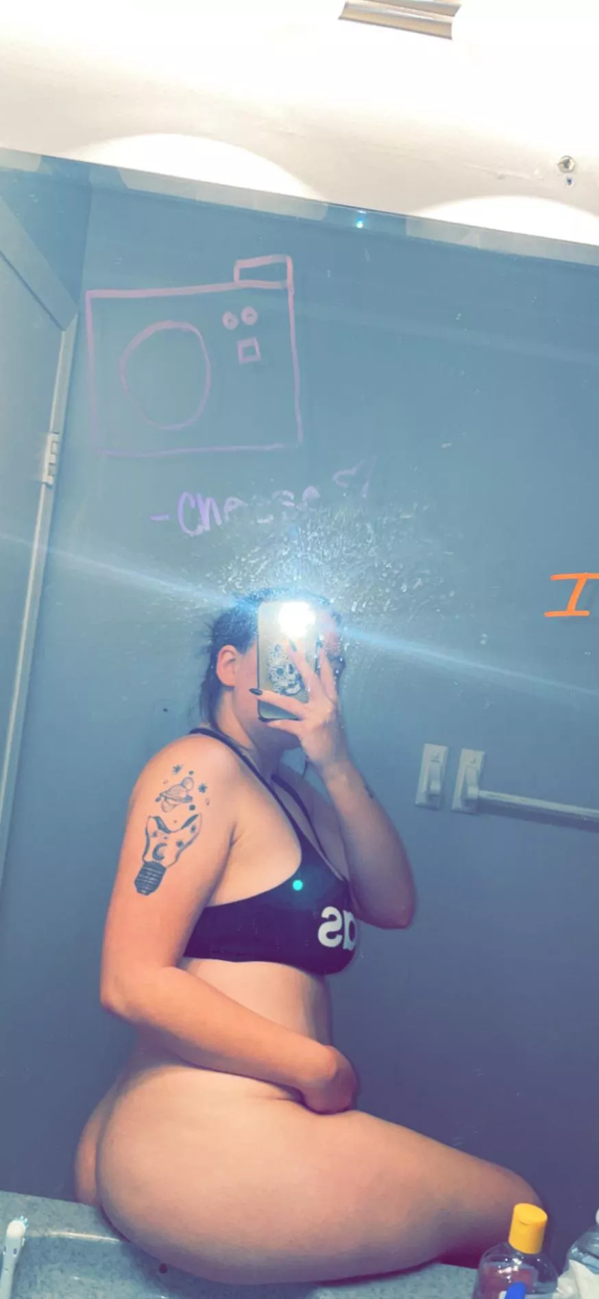 Bend me over this counter and fuck me 😈