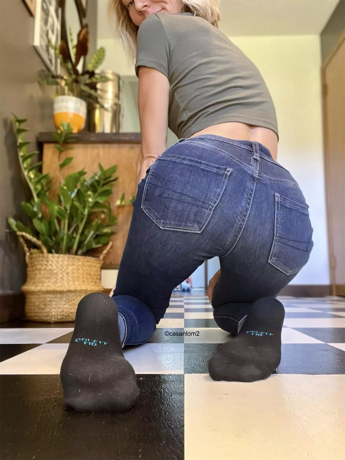 Black socks & jeans 😍