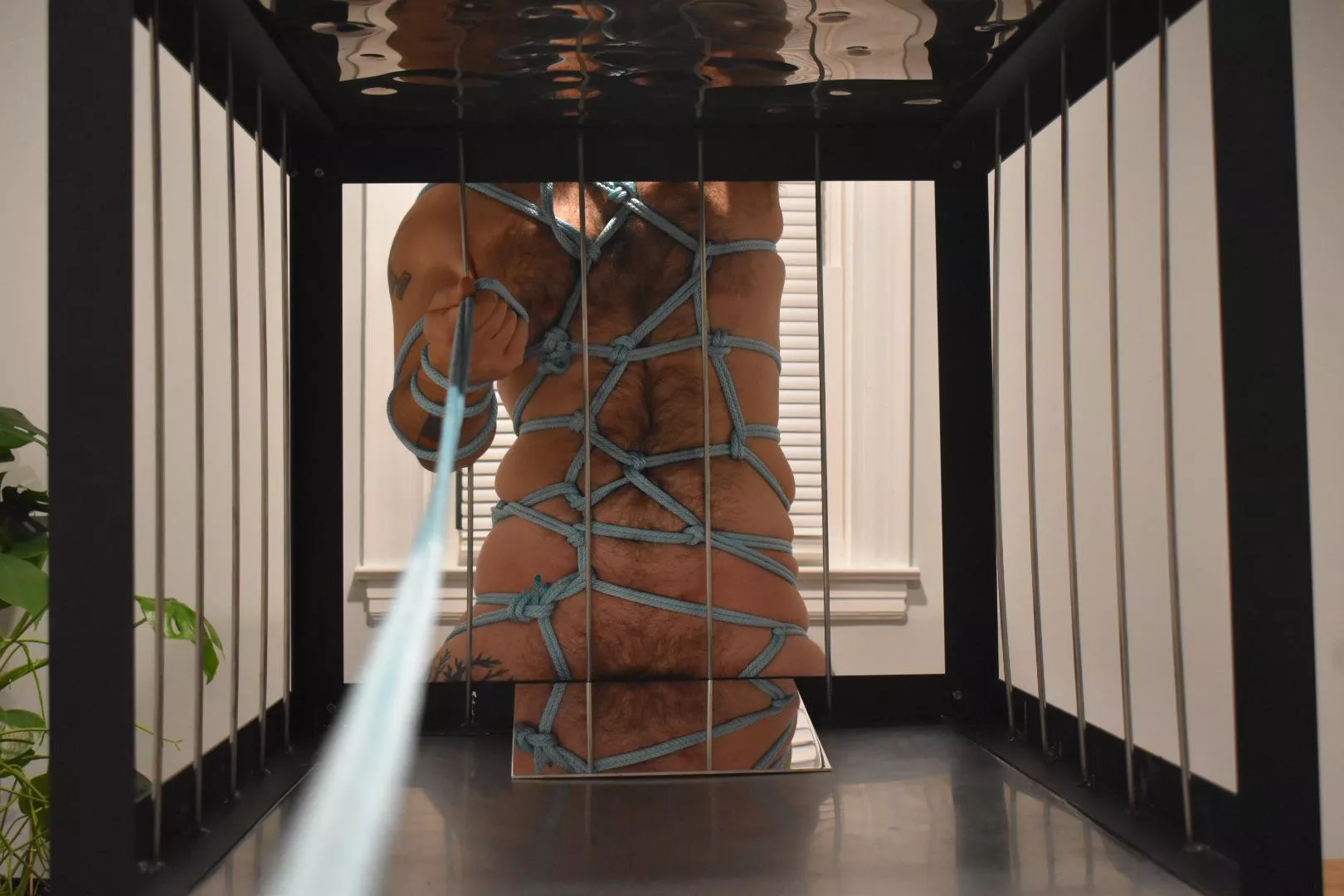 Come here - Self tie