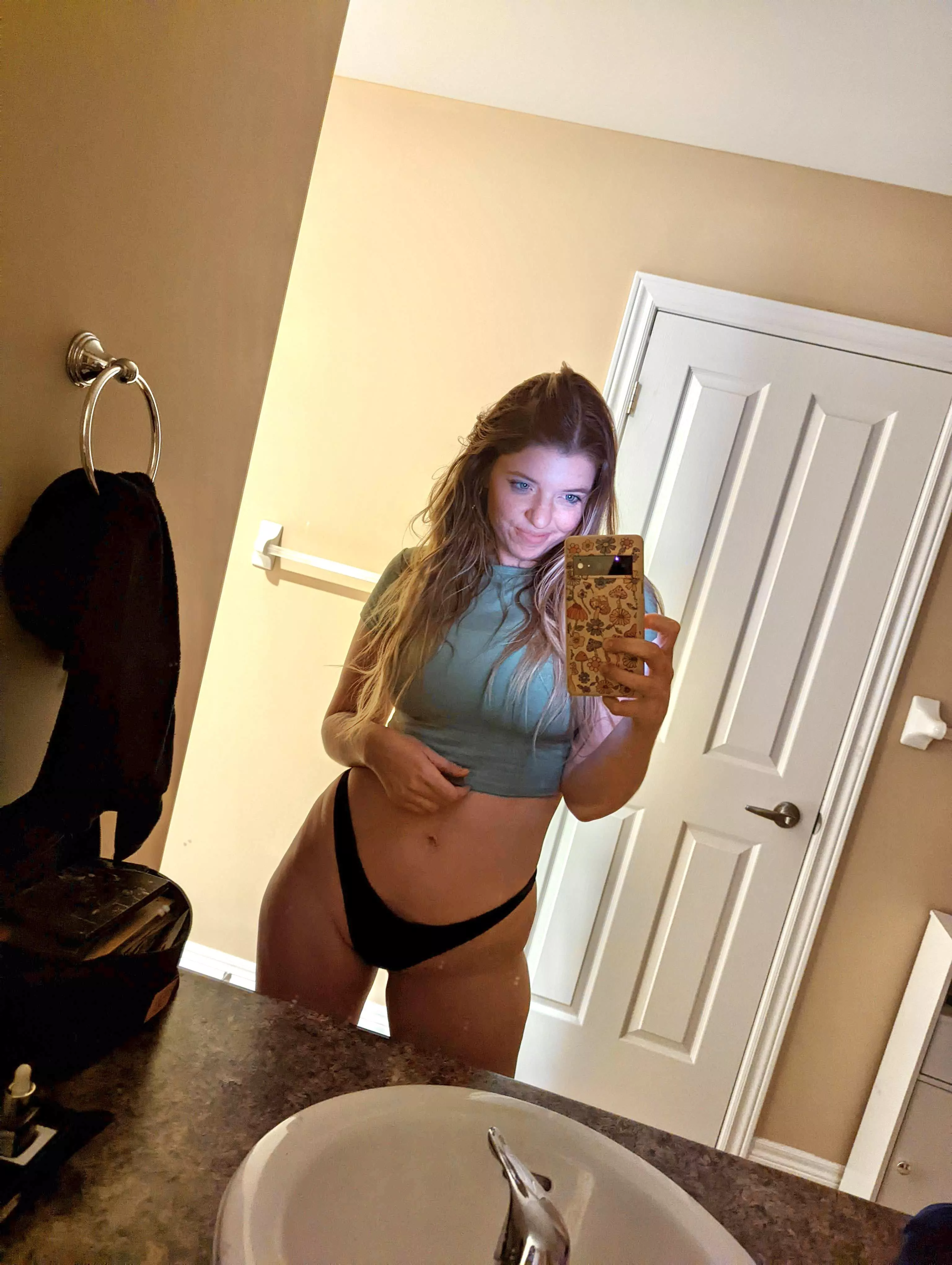 Cum in me or on me, I can’t decide 🤭😈