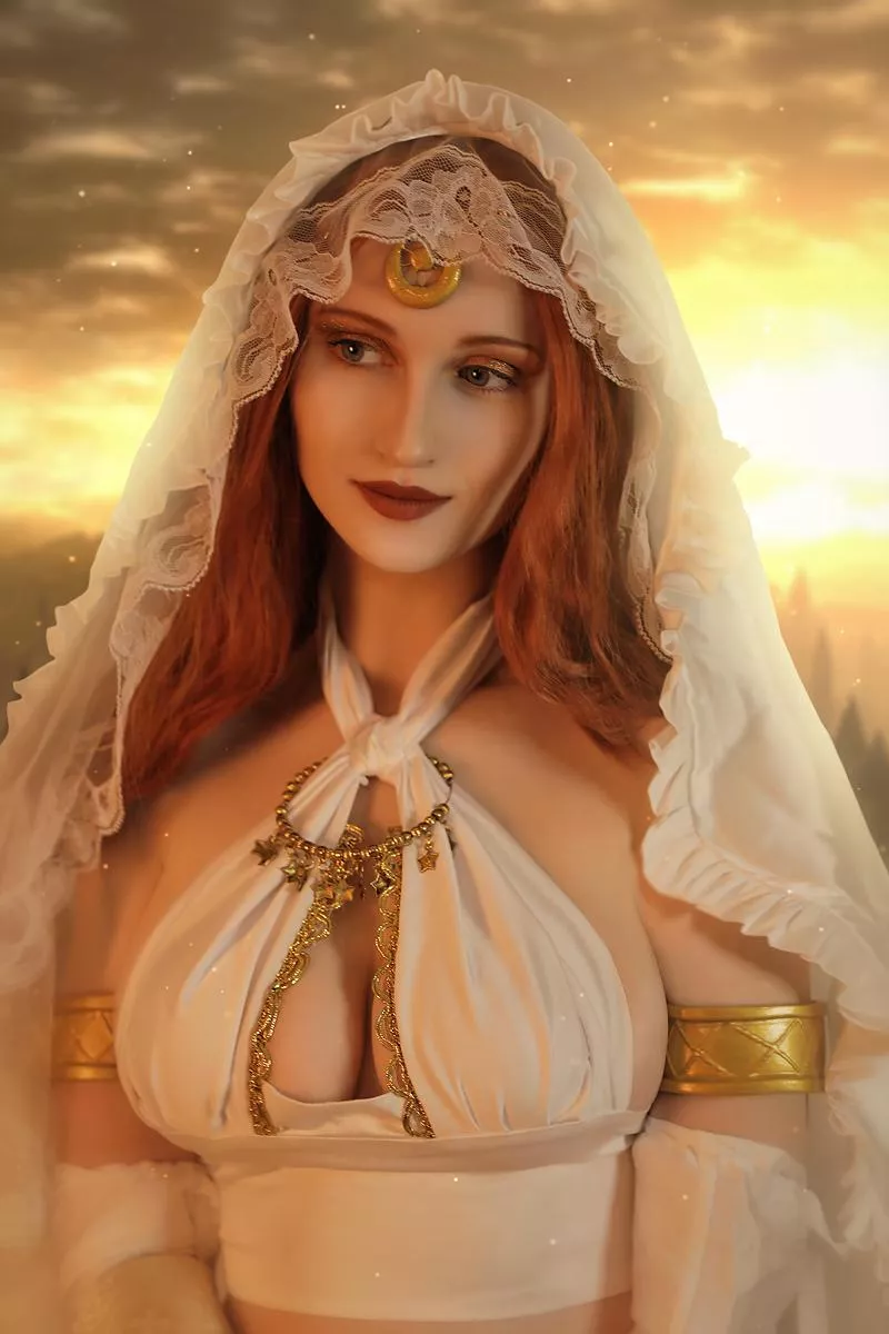 Dark Souls Gwynevere Cosplay by Claire Sea