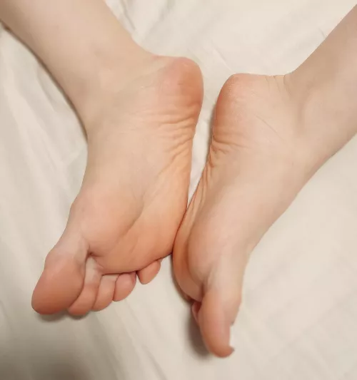 Do you like my small toes🥰🔥