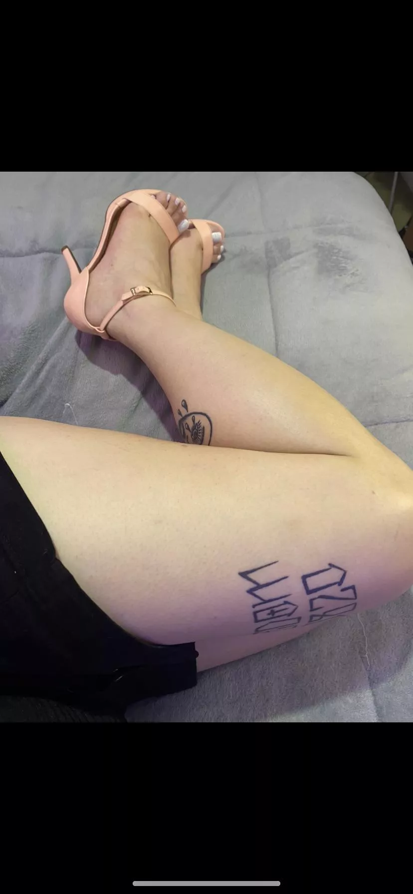 Do you think my feet in high heels are sexy? 💖