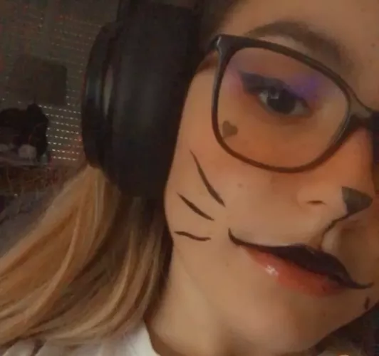 does anybody want to play a game with me?