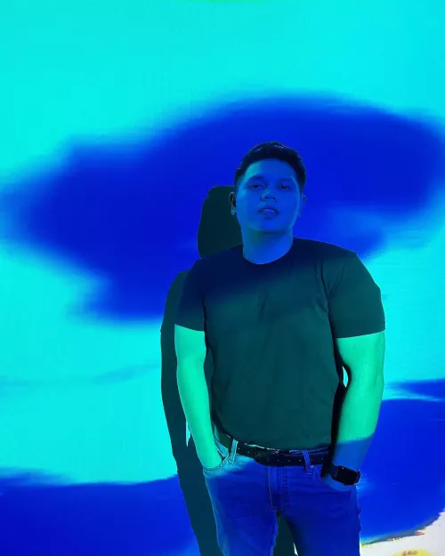 Does anyone here play DOTA?