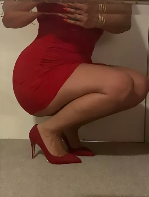 ✨ (F) Christmas party season ❤️ red is the sexiest color 😉