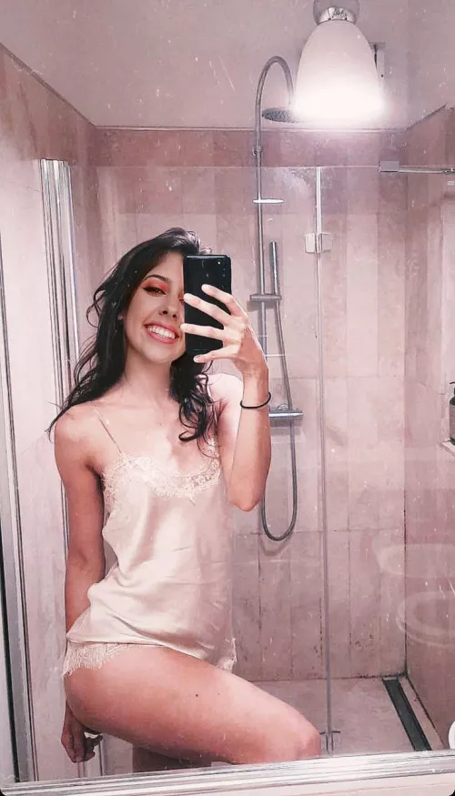 (f25) First time here showing my beautiful legs 💕 do u like them?