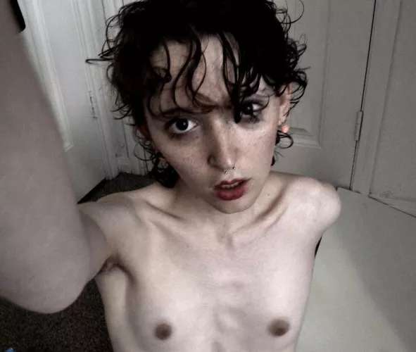 feeling bored n ignored tonight 😞 i really need someone to fuck me