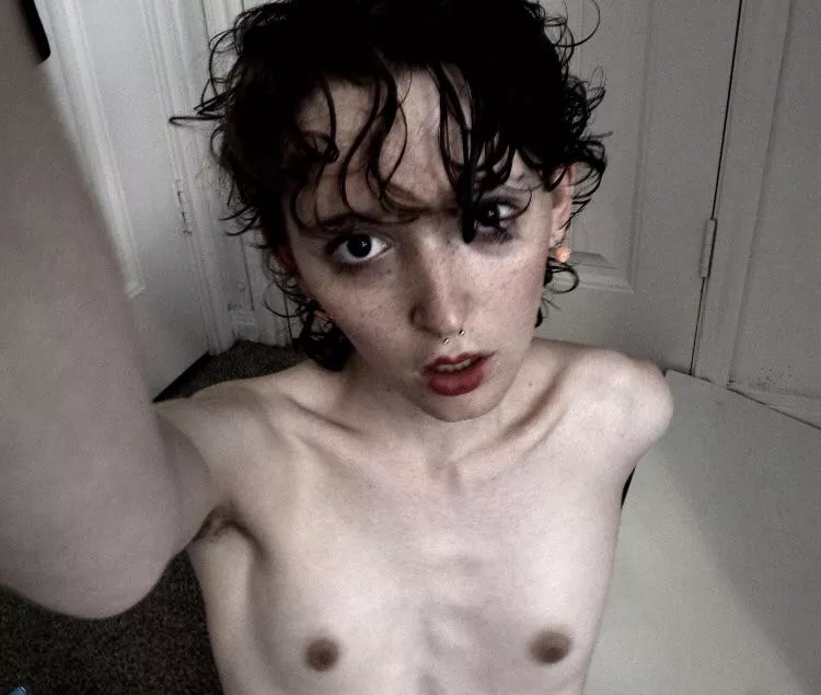 feeling bored n ignored tonight 😞 i really need someone to fuck me