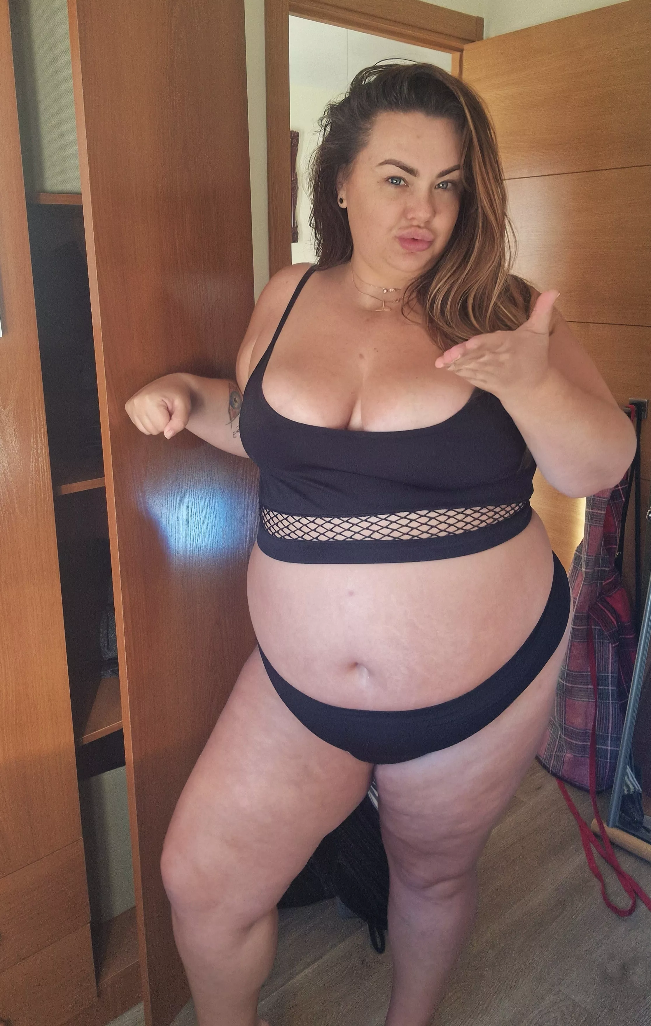 Good monday morning for you 🌞 Lets start working week with good mood together?💋