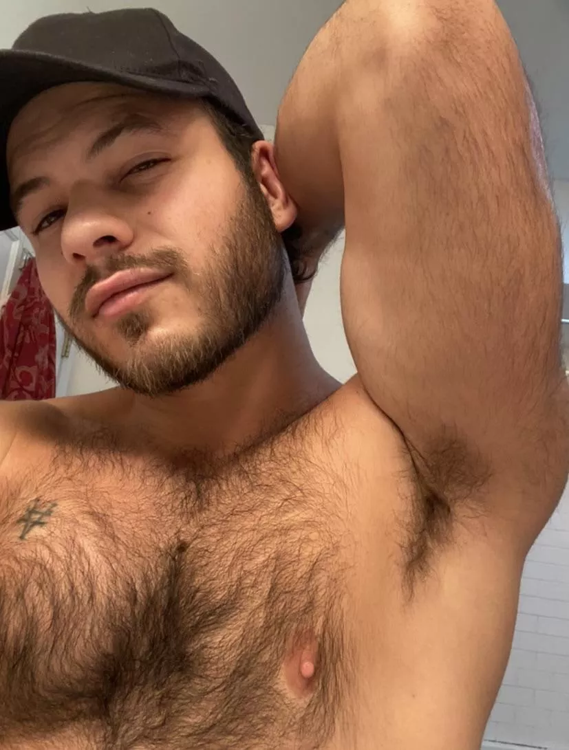 Haven’t showered yet, come take a whiff 👃