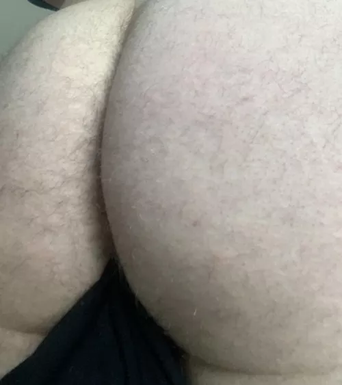 Hey daddies and doms. 18 here. Dm me :), I will be your sub and do whatever you wish. Chubby and starting to be hairy
