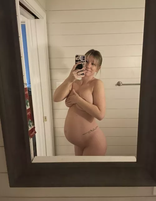 How’s this pregnant mommy looking 👀