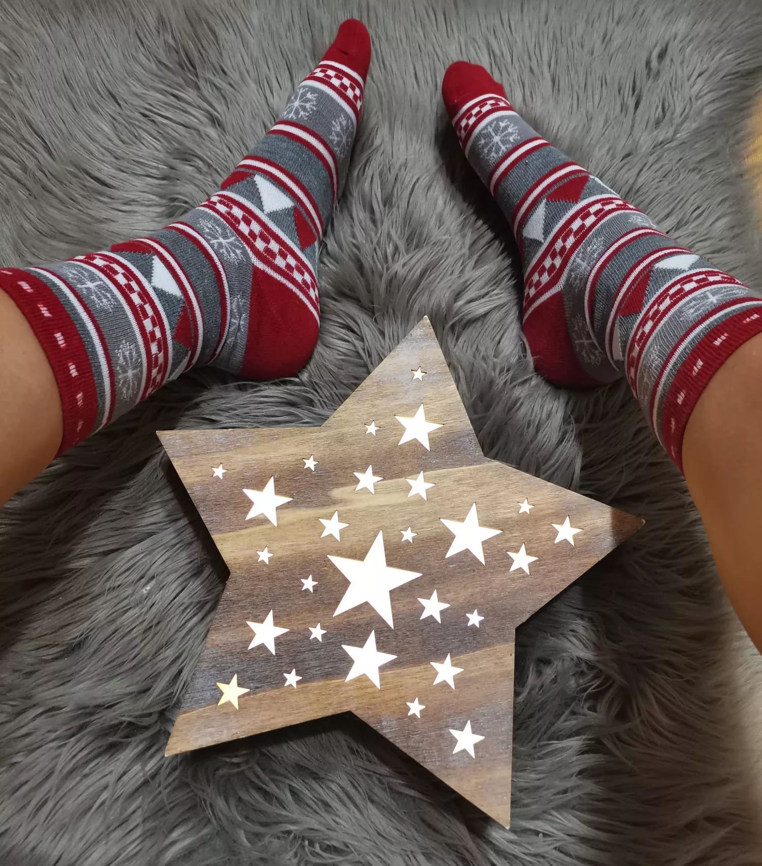 I fell in love with my new christmas socks 👣🎀🤭