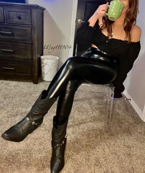 I look like I’m ready to hop on Harley 🤘🏼🖤🤠