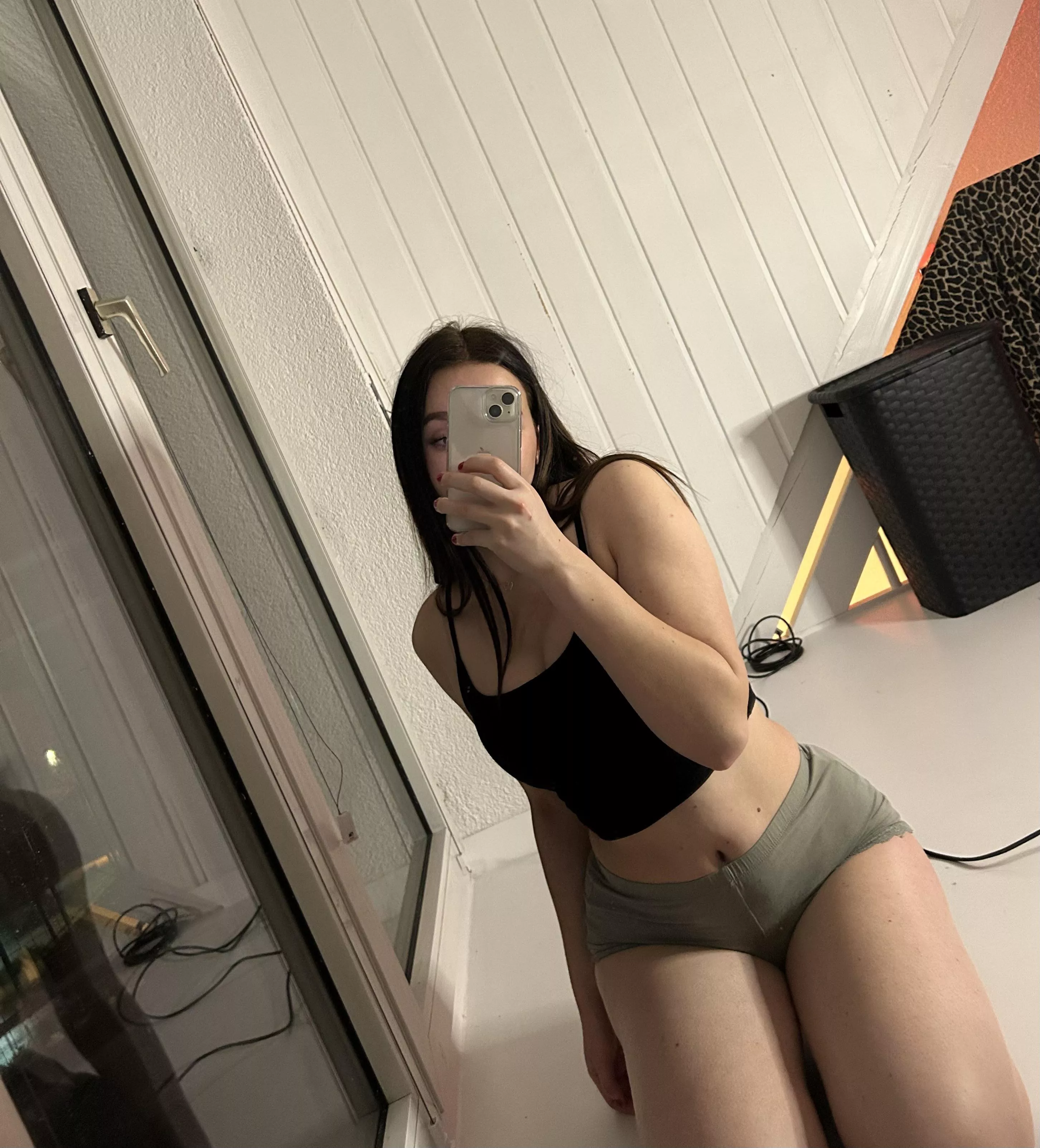 I need a roomate 🥺