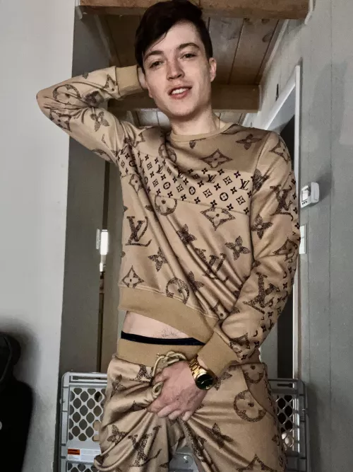 Is the outline a distraction or no?